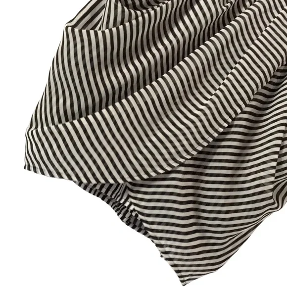 🆕 Guess grey / Black knit tulip skirt 🧨 - Picture 5 of 10